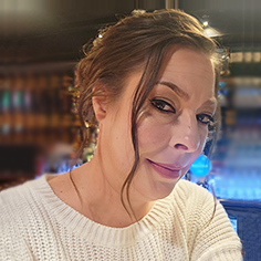 Janelle Fetrow, travel agent